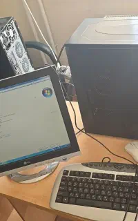 دو مانیتور با دو کیس به صورت یکجا به فروش میرسد