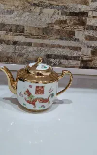 قوری چینی خیلی قدیمی