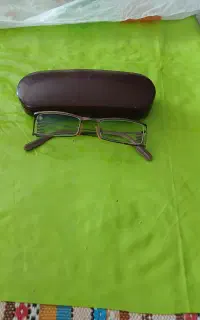 دوعدد قاب عینک یکی اصلا استفاده نشده