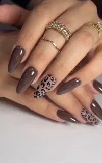 خدمات کاشت ناخن به صورت حرفه ای