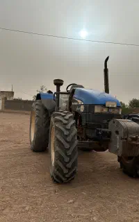 تراکتور نیوهلند ۱۲۵
