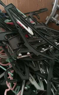 چوب لباسی برای لباس بچه گانه