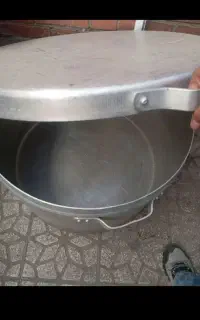 دیگ ۸ منی در حد نو