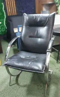 صندلی اداری چرمی درجه یک با ویژگی فنری
