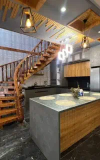 خانوم برای نظافت اشپزی