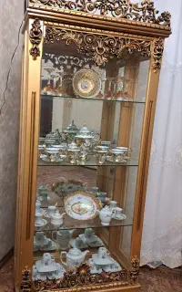 بوفه چوبی وساعت ایستاده