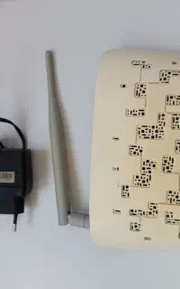 مودم به همراه اداپتور