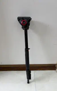 تک پایه همراه با هد مارک منفرتو تمیز و کاملا سالم