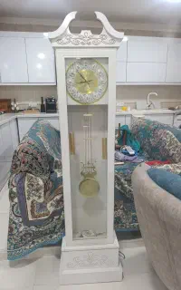 ساعت ایستاده در حد نو تمیز