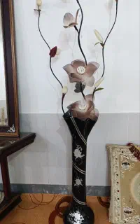 گلدان و گل مصنوعی
