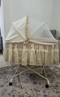 تخت کنارمادر