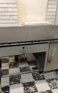 میز تحریر و فلزی