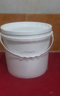 سطل پلاستیکی درب دار