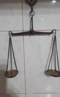 ترازوی قدیمی