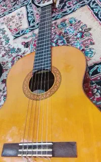 گیتار یاماها سی هفتاد