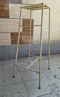 چهار پایه فلزی