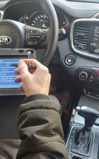 کارشناس رنگ خودرو در محل تشخیص رنگ کارشناس فنی