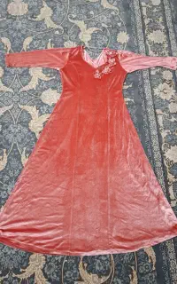 پیراهن مخمل گلبهی سایز 50. 52 درحدنو