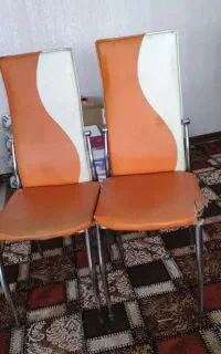 دو عدد صندلی