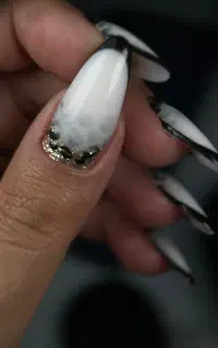 خدمات مژه و ناخن