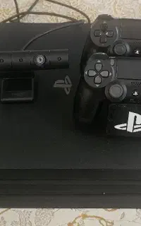 PS4 pro دو دسته و دوربین