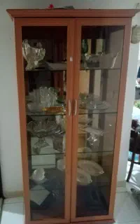 ویترین شیشه ای