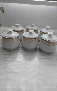 قندان چینی در حد نو ی دست سالم سالم چینی مرجان