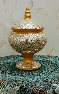شیرینی خوری آینه کاری شده