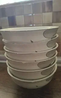 برنج و خورشت و پیش دست و کاسه