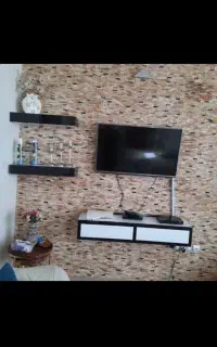 میز Tv دیواری در حد نو باچوب های گلس ترک