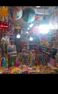مغازه داخل بازار