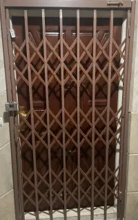 درب ورودی ساختمان