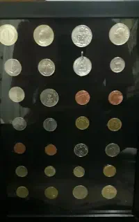 تابلو سکه های خارجی قدیمی