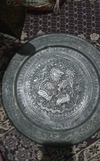 سینی دیوار کوب مسی خاص قدیمی قلم کاری نقش برجسته