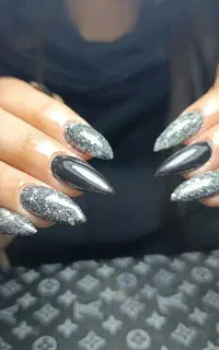 خدمات کاشت و ترمیم ناخن