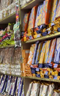 فروشنده اقا در هایپر مارکت