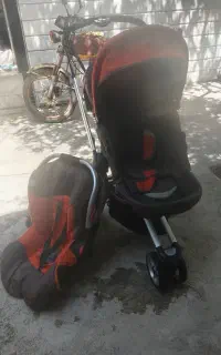 کالسکه بچه لوازم جانبی هم باز میشه هم جمع میشه