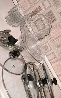 تعدادی ظروف سرو