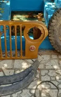 جلو شبکه و وسایل جیپ