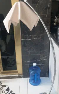 آباژور ایستاده