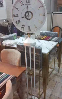 ساعت پایه دار