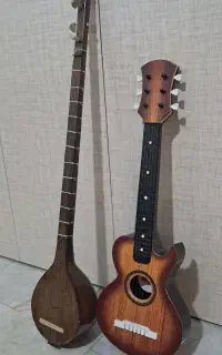 ۳تار با گیتار بچگانه