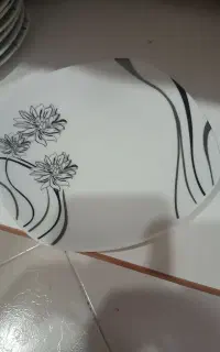 سرویس چینی ۱۸ نفره در حد نو بدون هیچ خط خش