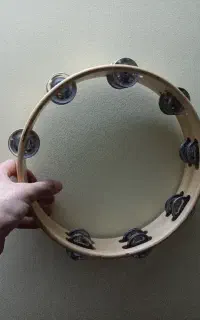 تمبورین دستی . جنس بدنه چوبی