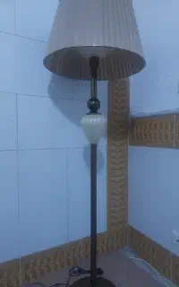 آباژور ایستاده