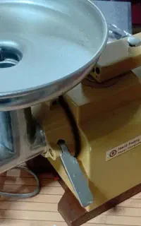 چرخ گوشت نیمه صنعتی