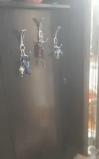 جای کفشی در حد نو جلوی در ی