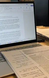 استرس نوشتن پایان‌نامه یا مقاله رو باما نداشته باش