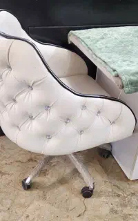 تخت سالنی به همراه صندلی