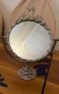 آینه پایه دار فلزی